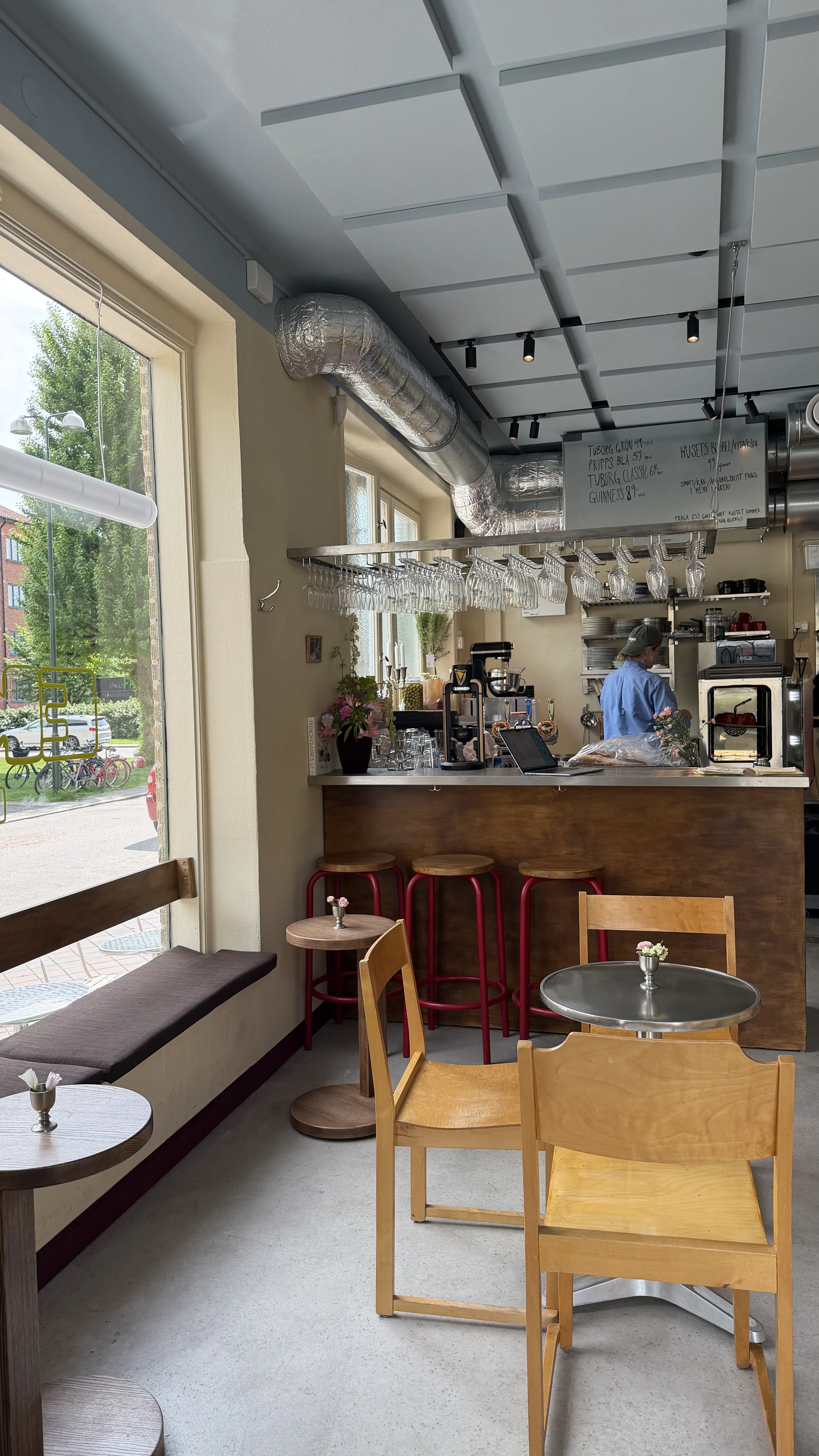 Ekke Bar interior